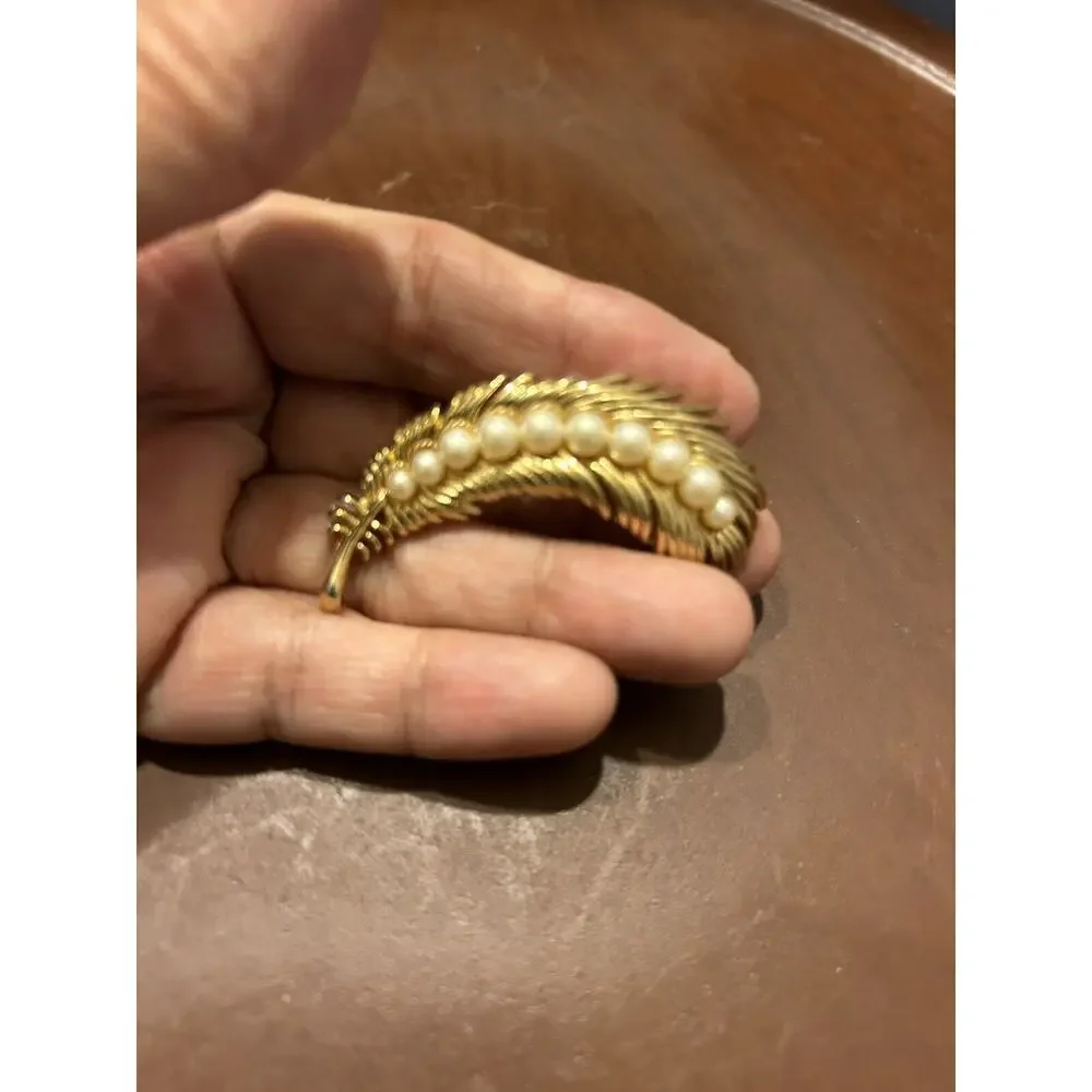 Vintage Gold‎ Tone Feather Brooch Pin with Faux Pearls